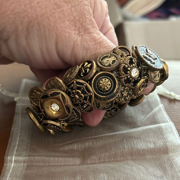 Antique Gold metal Charm mesh Bracelet - Picture 3 of 9